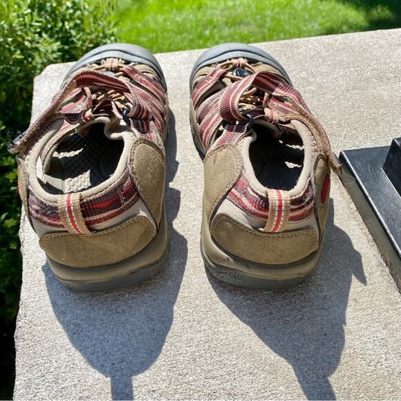 Keen Hiking Closed Toe Sandals Boys Size 5 US Waterproof Outdoors Tan Orange - Picture 10 of 16